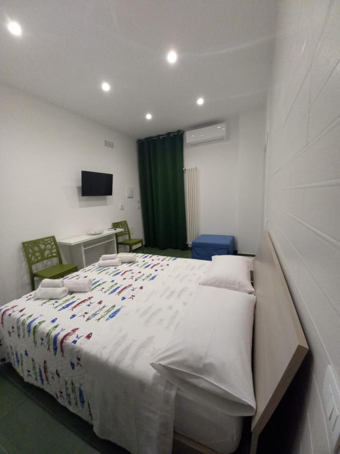 Hotel Al Delfino Blu à Margherita Di Savoia Extérieur photo