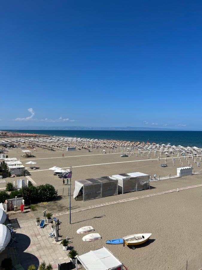 Hotel Al Delfino Blu à Margherita Di Savoia Extérieur photo